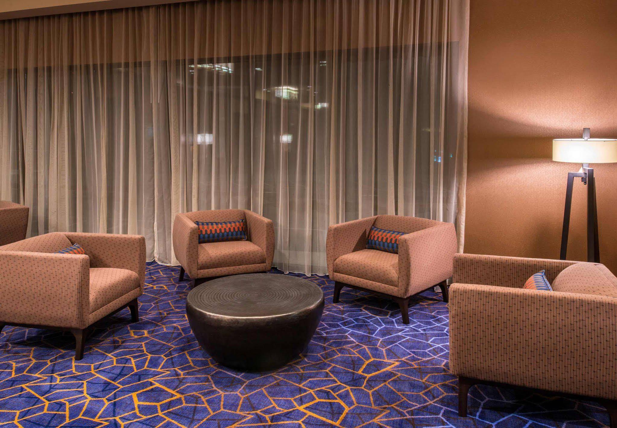 Courtyard By Marriott Jacksonville Bagian luar foto