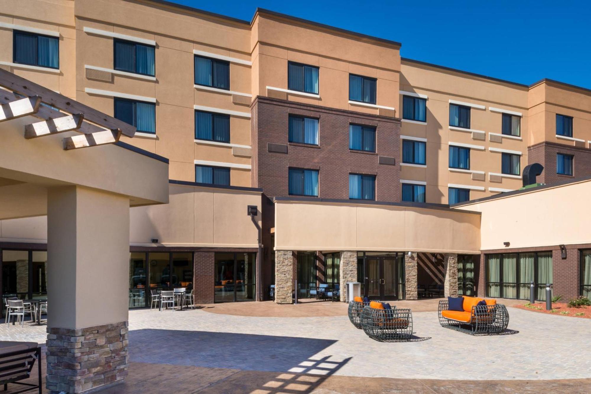 Courtyard By Marriott Jacksonville Bagian luar foto