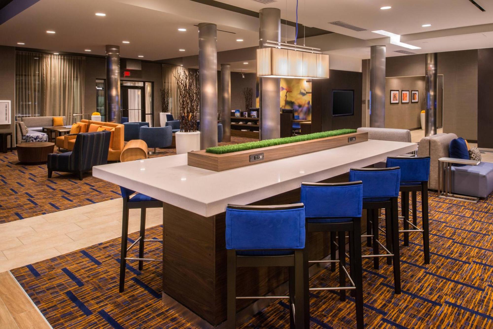 Courtyard By Marriott Jacksonville Bagian luar foto