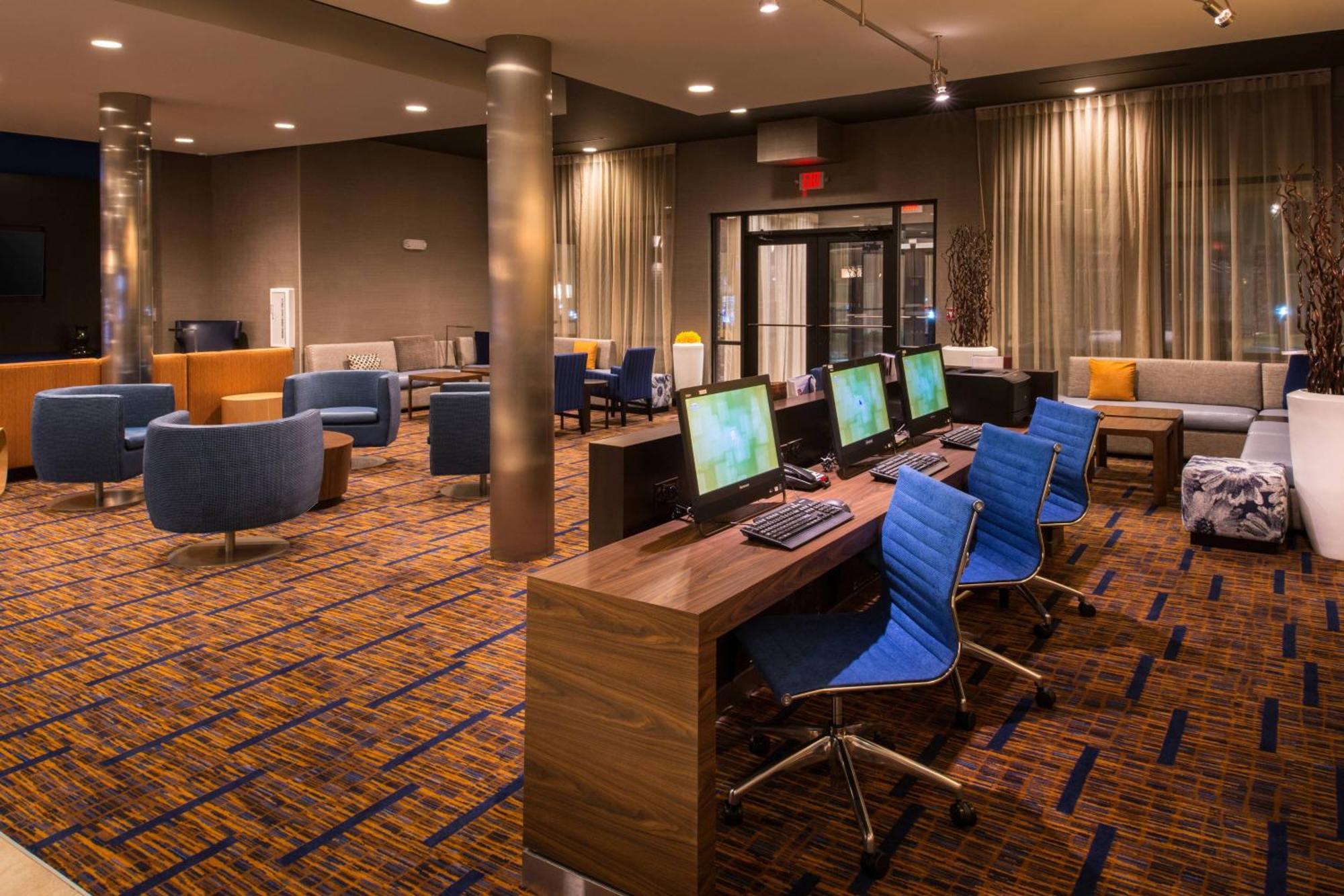 Courtyard By Marriott Jacksonville Bagian luar foto