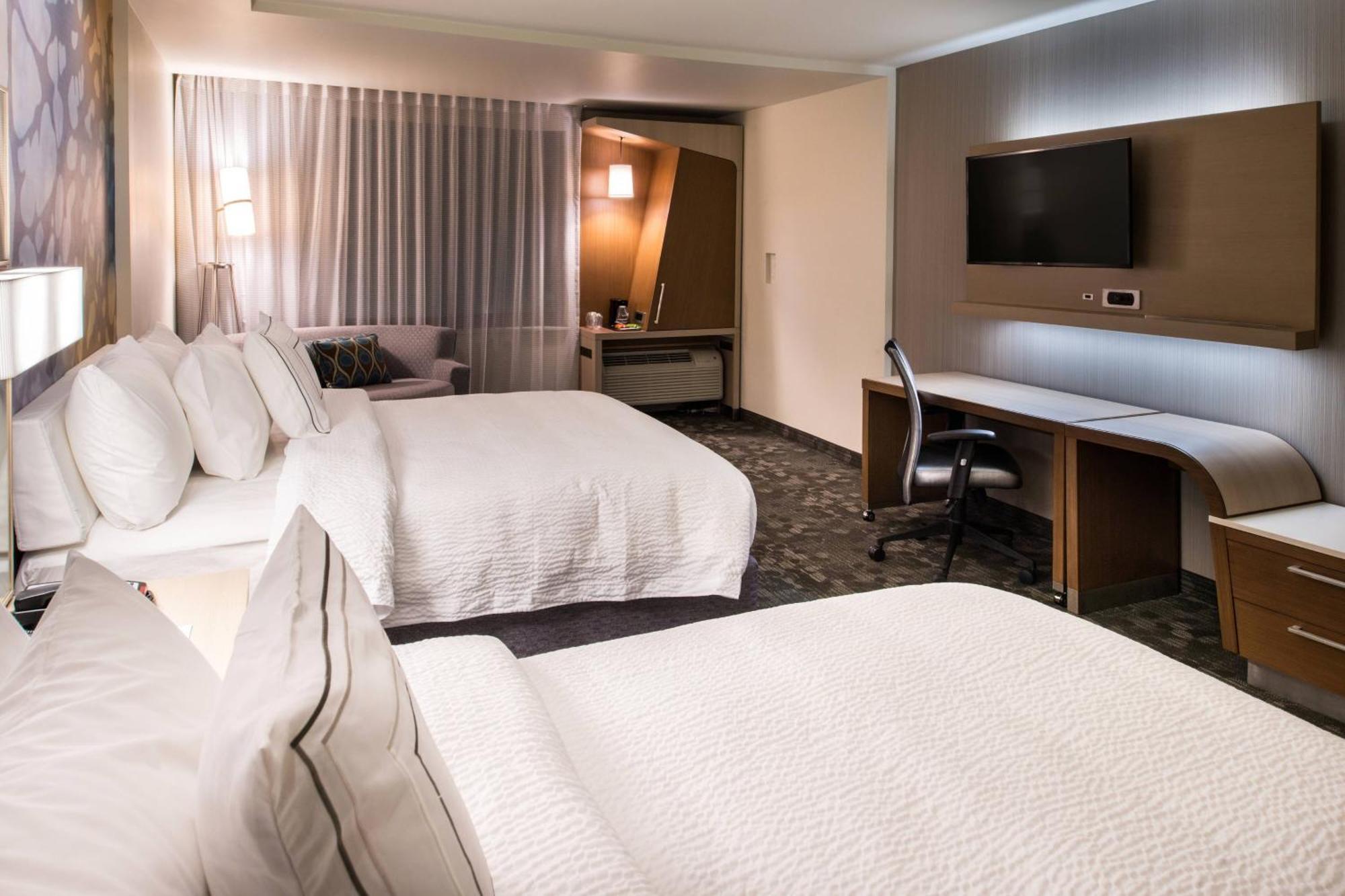 Courtyard By Marriott Jacksonville Bagian luar foto
