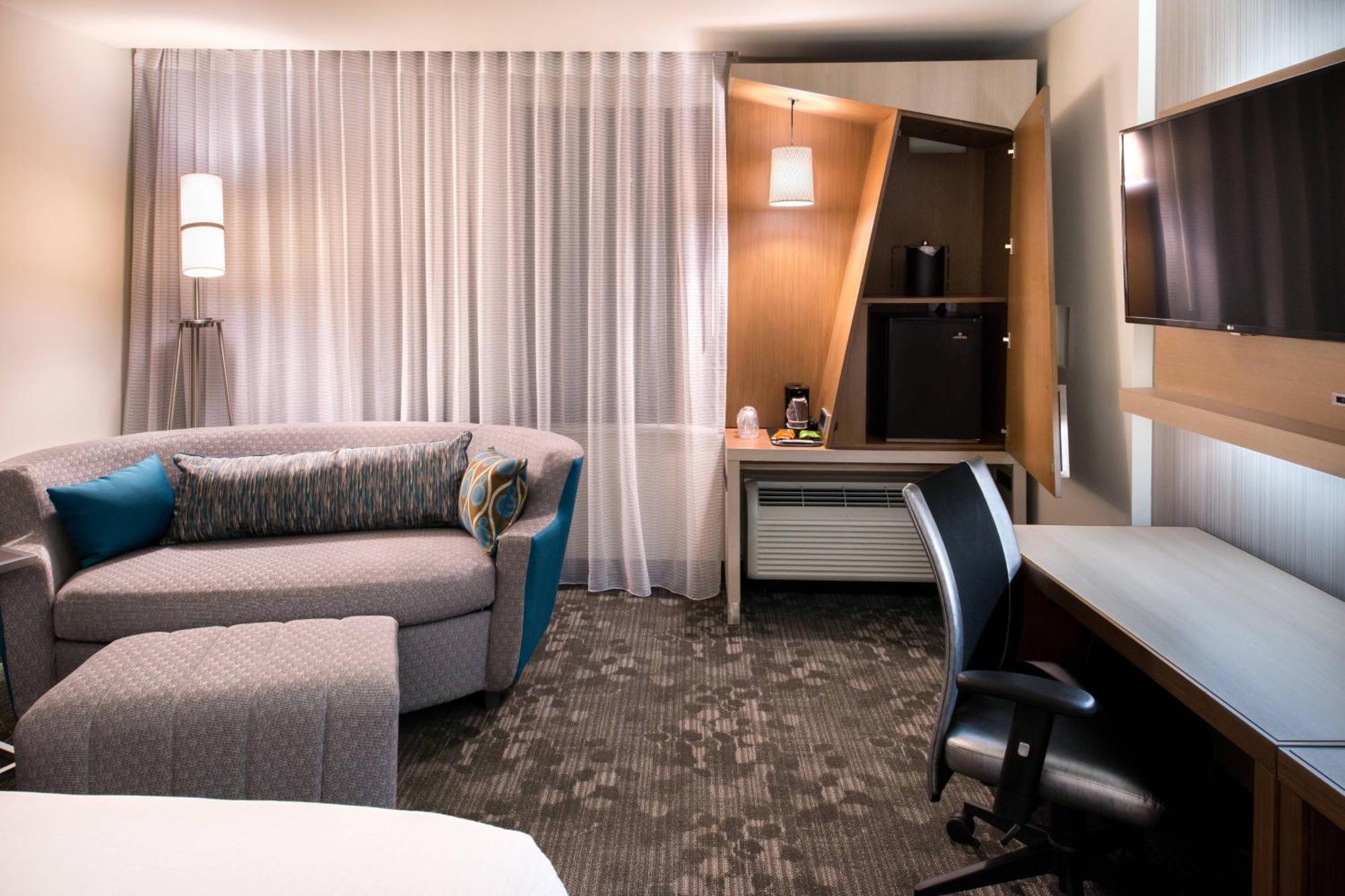 Courtyard By Marriott Jacksonville Bagian luar foto