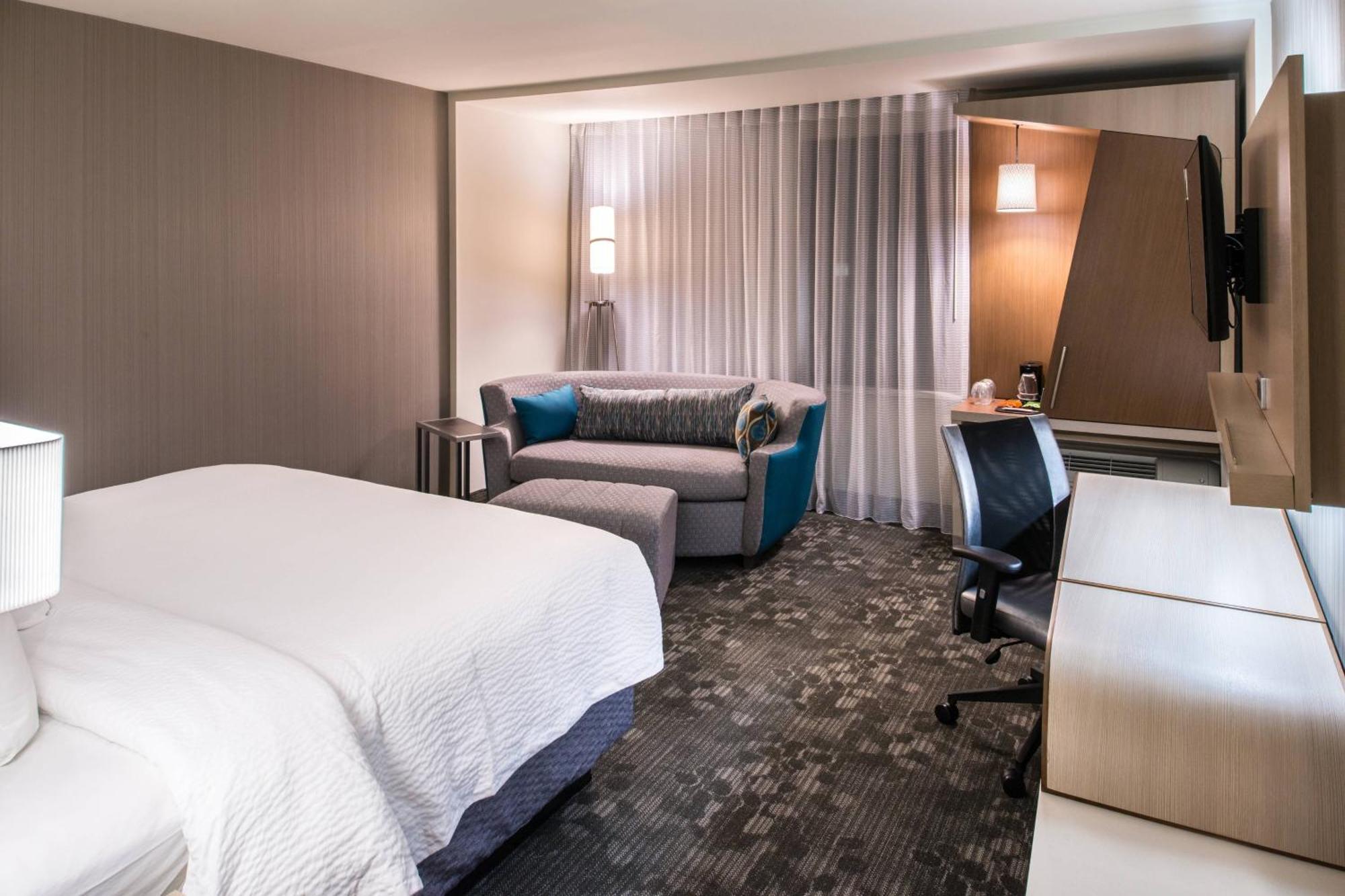 Courtyard By Marriott Jacksonville Bagian luar foto