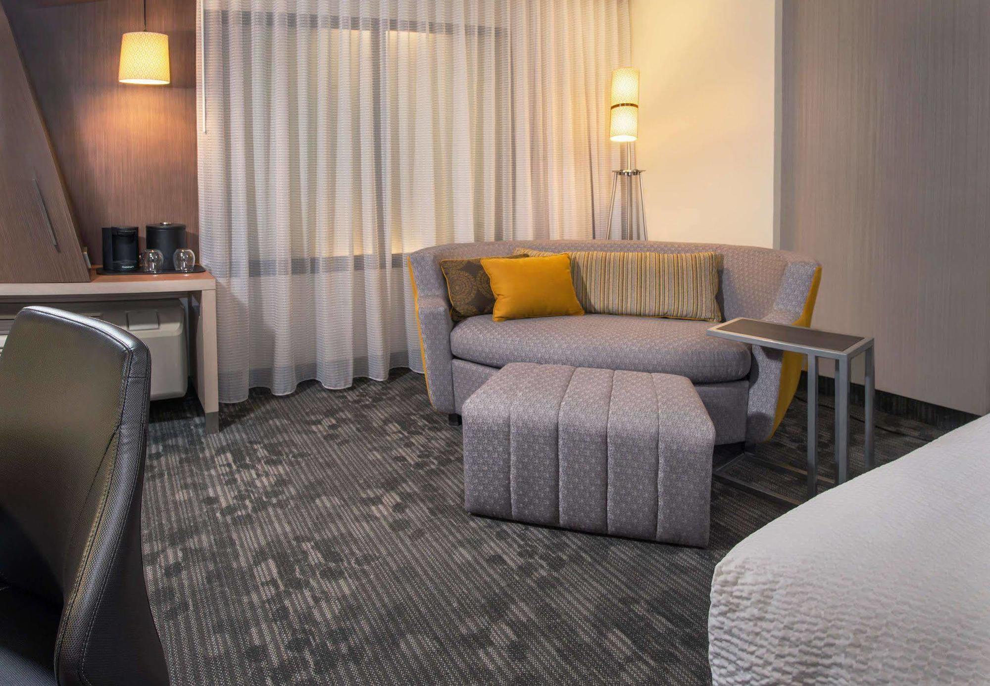 Courtyard By Marriott Jacksonville Bagian luar foto