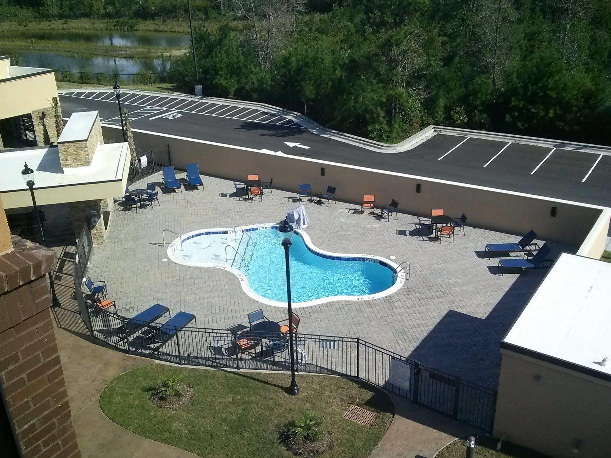 Courtyard By Marriott Jacksonville Bagian luar foto