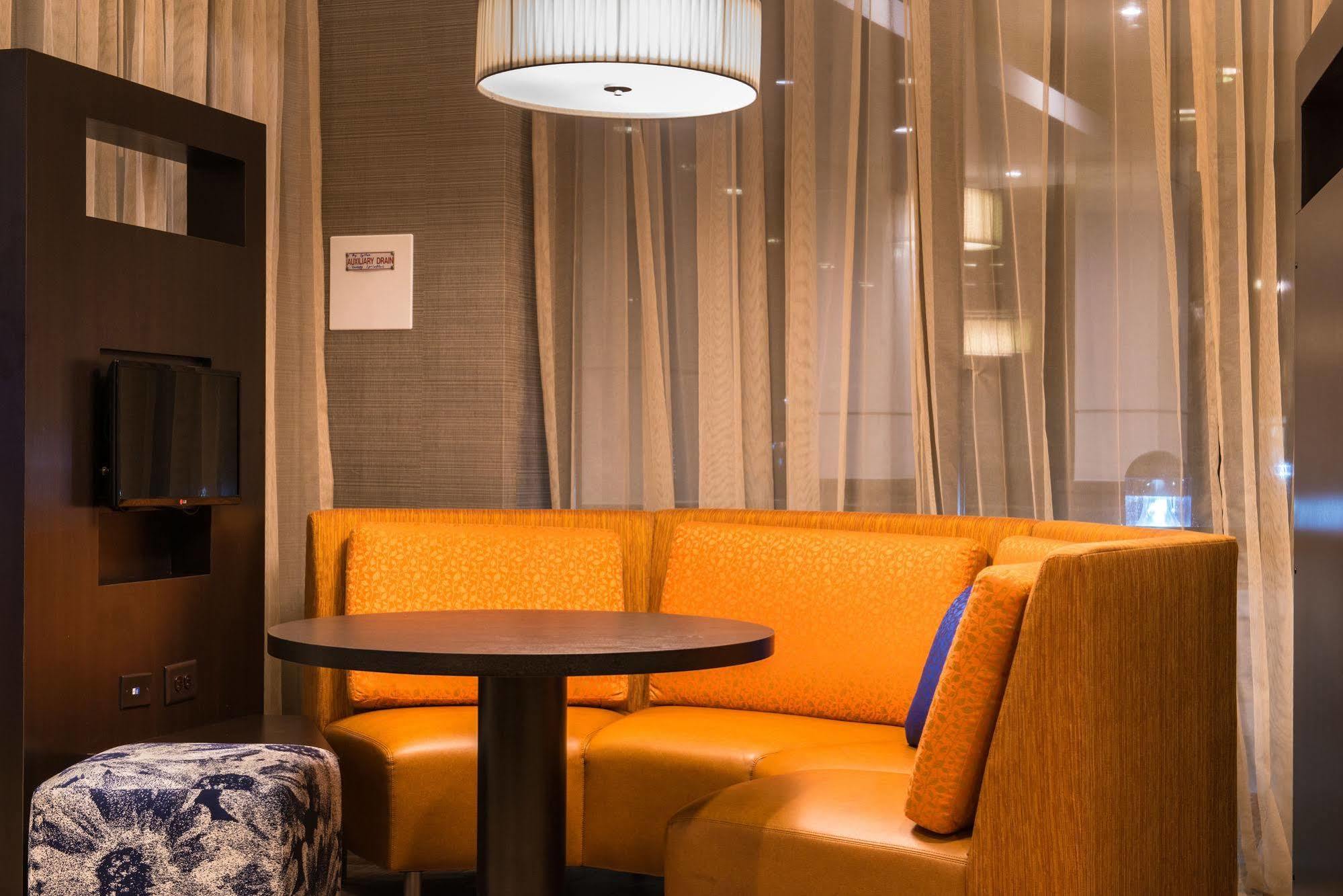 Courtyard By Marriott Jacksonville Bagian luar foto