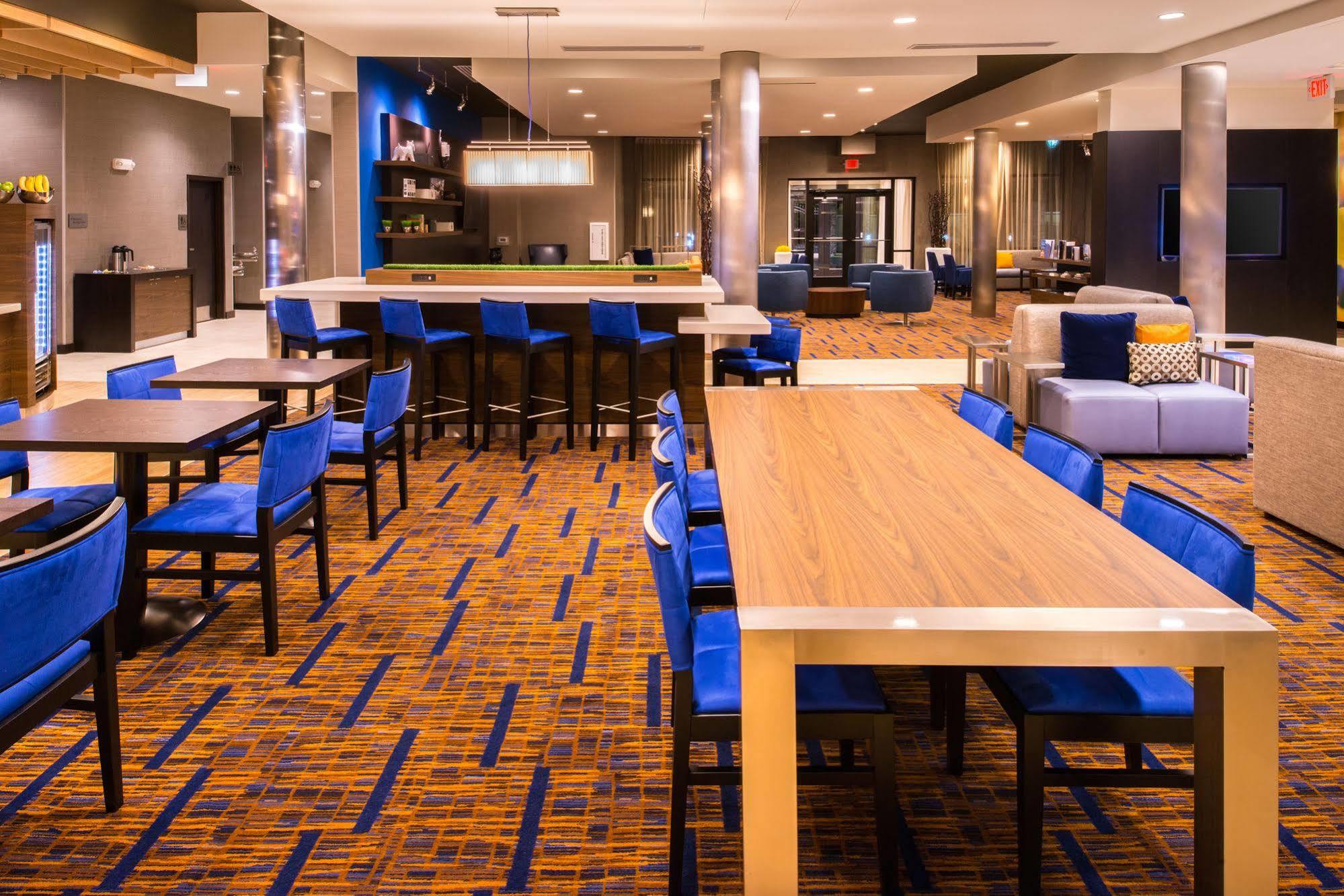Courtyard By Marriott Jacksonville Bagian luar foto